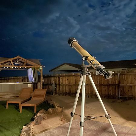 Twin Palms Desert Getaway - Jacuzzi, Fire Pit, Meditation Room & More Joshua Tree Exterior foto